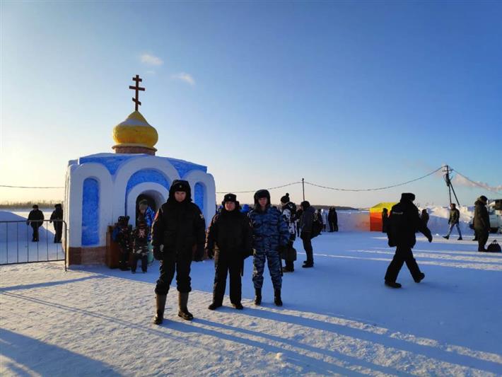 На Урале Росгвардия принимает участие в охране порядка и обеспечении общественной безопасности в Крещение