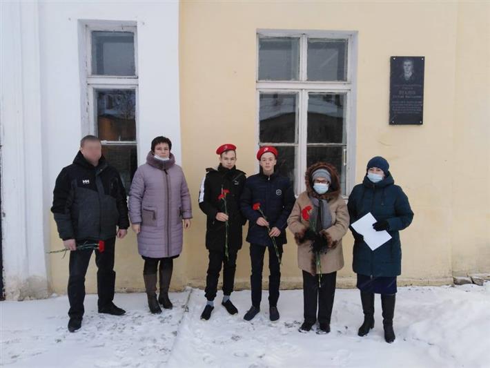 Память погибшего товарища почтили сотрудники новгородского ОМОН