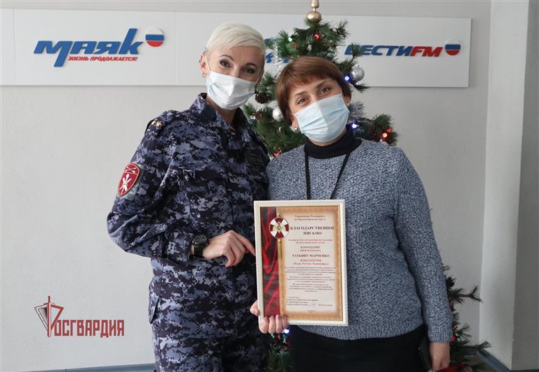 В Сибирском округе представители Росгвардии поздравили журналистов с профессиональным праздником