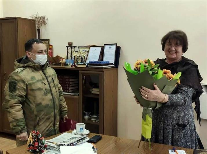 В Севастополе росгвардейцы поздравили творческий коллектив городской газеты с Днем российской печати