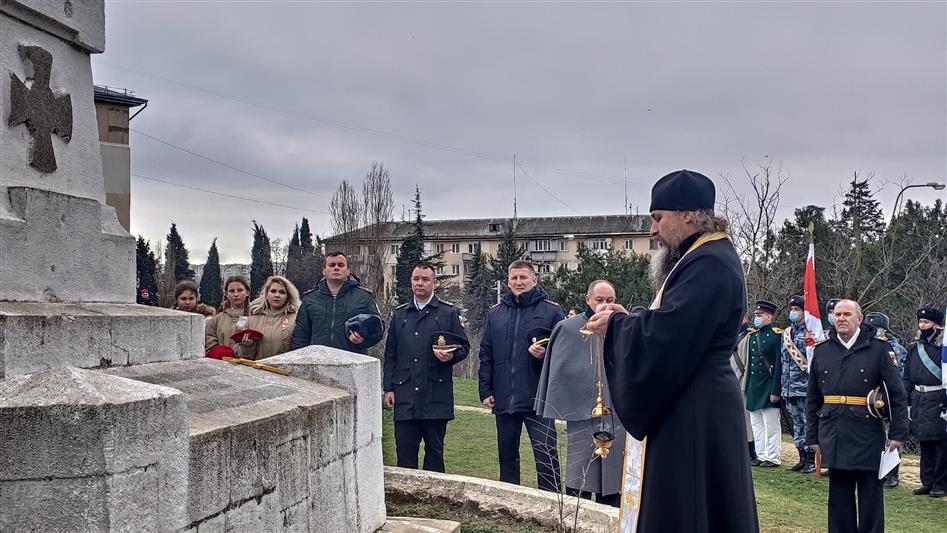 Севастопольские росгвардейцы почтили память легендарного контр-адмирала Владимира Истомина