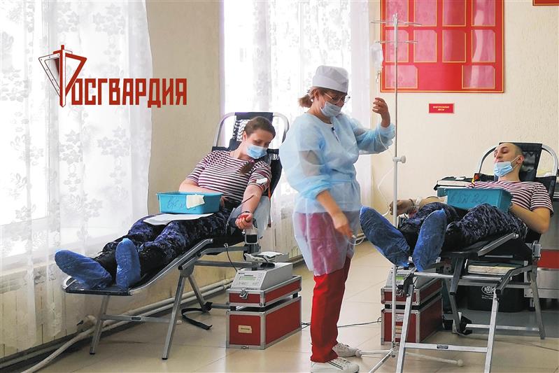 В Красноярске сотрудники Росгвардии приняли участие в акции «От сердца к сердцу»
