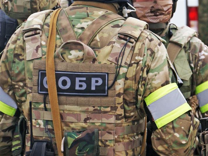 При участии спецназа Росгвардии в Хакасии ликвидирован подпольный цех по производству контрафактного алкоголя
