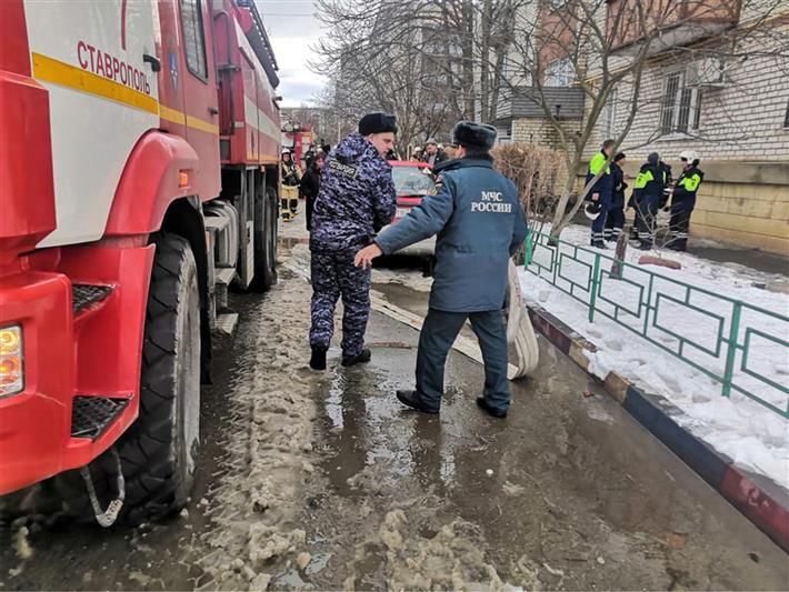 В Ставрополе сотрудники Росгвардии эвакуировали граждан из горящего дома