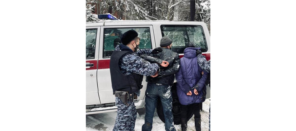 Во Всеволожске сотрудники Росгвардии задержали злоумышленников, совершивших разбойное нападение на прохожего