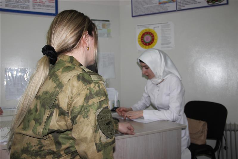 Более 750 военнослужащих грозненского соединения Росгвардии привились от коронавируса