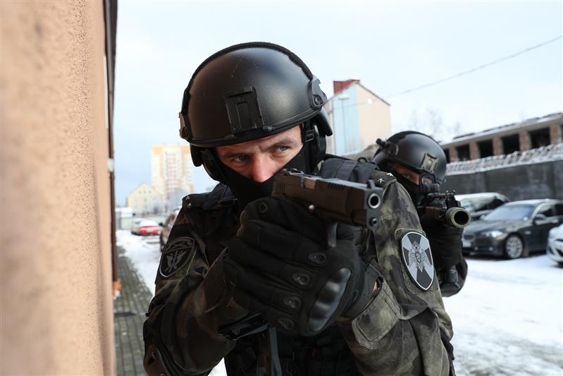При содействии СОБР Росгвардии в Калининграде задержаны подозреваемые в разбойных нападениях и грабеже