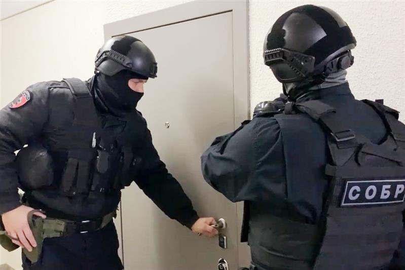 В Санкт-Петербурге при содействии СОБР Росгвардии задержана группа лиц, подозреваемых в кражах автомобилей