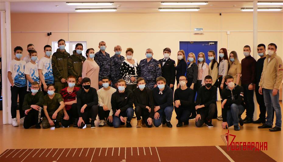 На Ямале офицеры Росгвардии встретились с активистами молодежного движения
