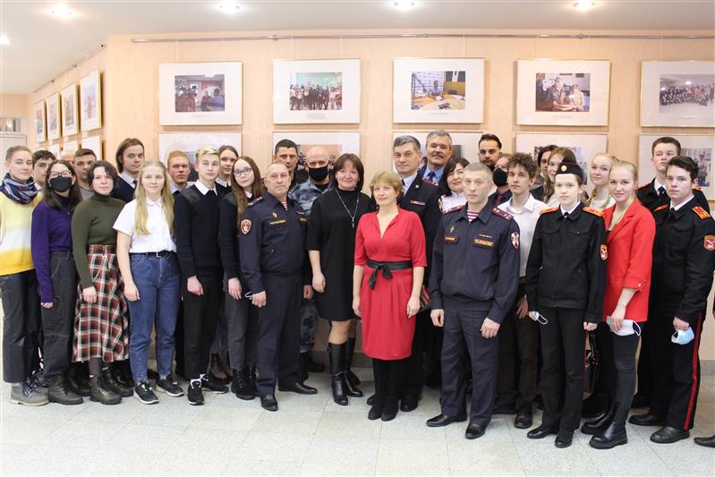 В Сыктывкаре состоялось торжественное открытие фотовыставки, посвященной Дню войск национальной гвардии(фото, видео)