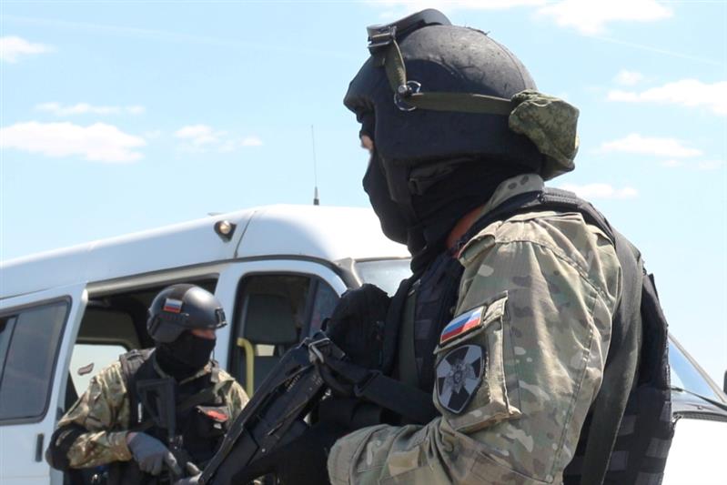 При участии СОБР Росгвардии в Ростове-на-Дону задержаны подозреваемые в мошенничестве