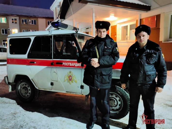 Сотрудники вневедомственной охраны Росгвардии спасли на пожаре пожилого жителя Югры (видео)