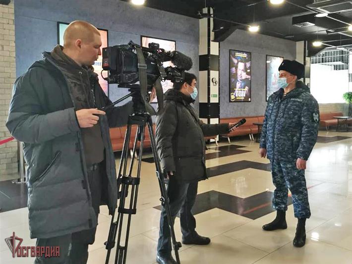 В Хакасии журналисты регионального телеканала заступили на дежурство с росгвардейцами