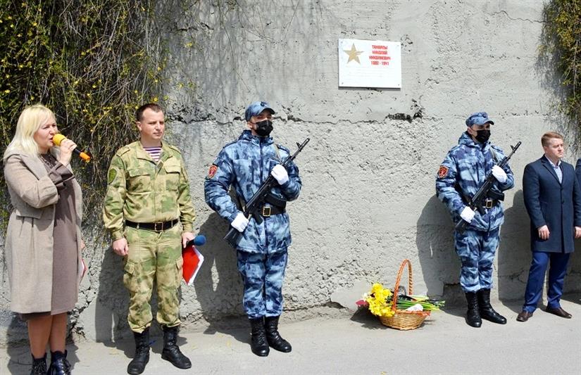 В Крыму военнослужащие Росгвардии увековечили память участника Великой Отечественной войны