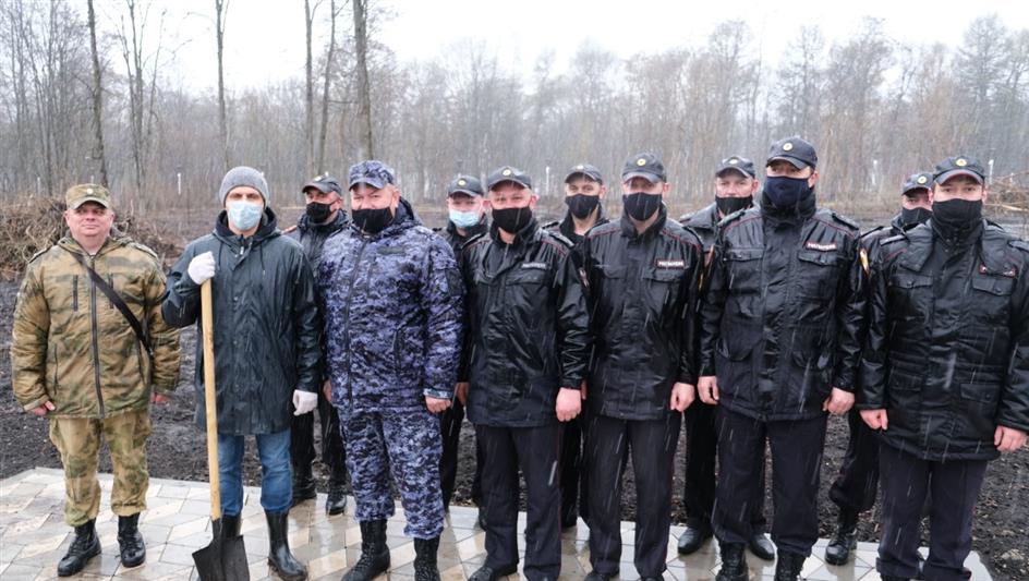 Росгвардия поддержала акцию «Сад памяти» в Орле
