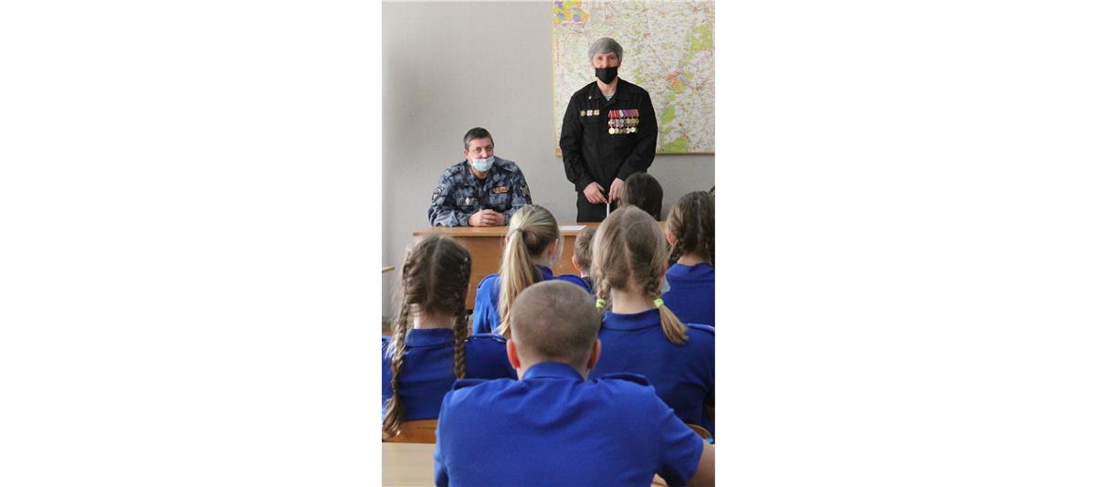 Липецкий ОМОН распахнул свои двери для подшефных классов
