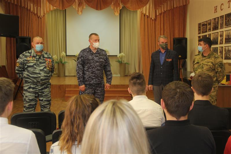Липецкие росгвардейцы посетили воспитанников подшефного детского центра
