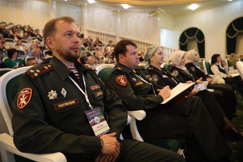 В Грозном росгвардейцы приняли участие во Всероссийской научно-практической конференции