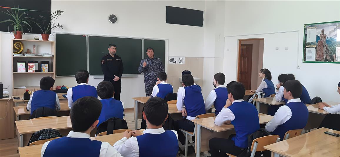 В Ингушетии росгвардейцы провели уроки мужества в преддверии годовщины чернобыльской катастрофы
