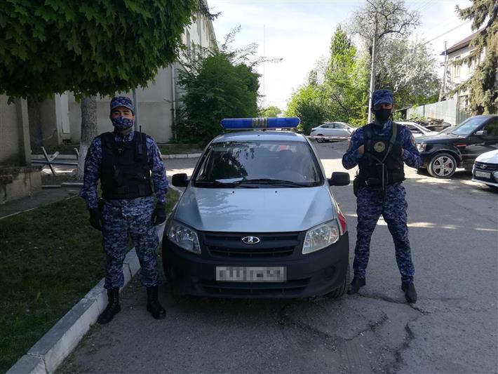 В Кисловодске росгвардейцы нашли потерявшегося ребенка из другого города