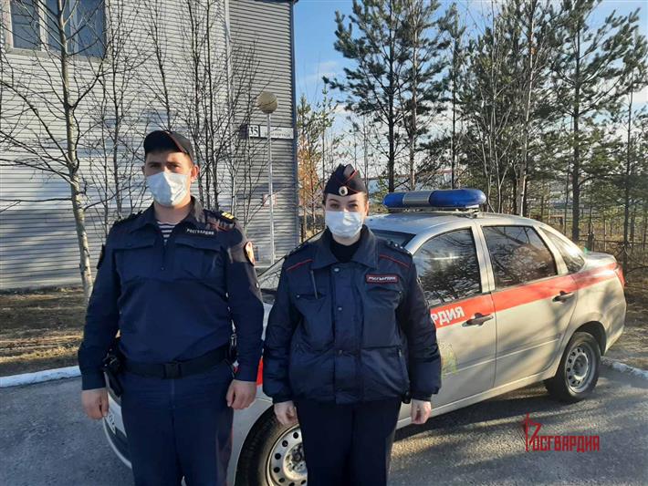 В Югре сотрудники Росгвардии потушили очаг возгорания в жилом доме