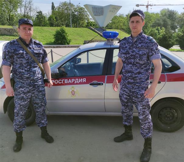 В Краснодаре сотрудники Росгвардии сопроводили автомобиль с пассажиром, которому требовалась срочная медицинская помощь