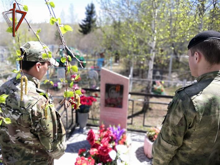 Сотрудники иркутского ОМОН Росгвардии почтили память погибшего товарища