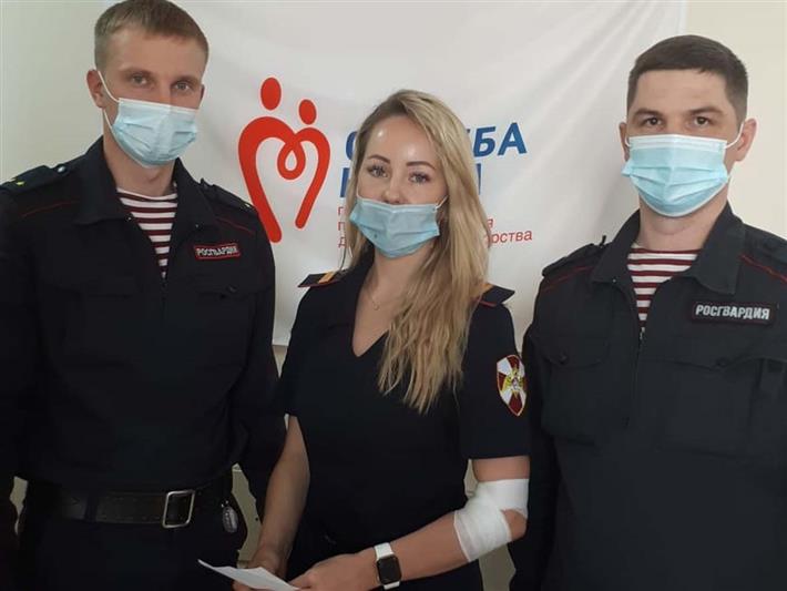 Росгвардейцы сдали кровь для тяжелобольной жительнице Кузбасса