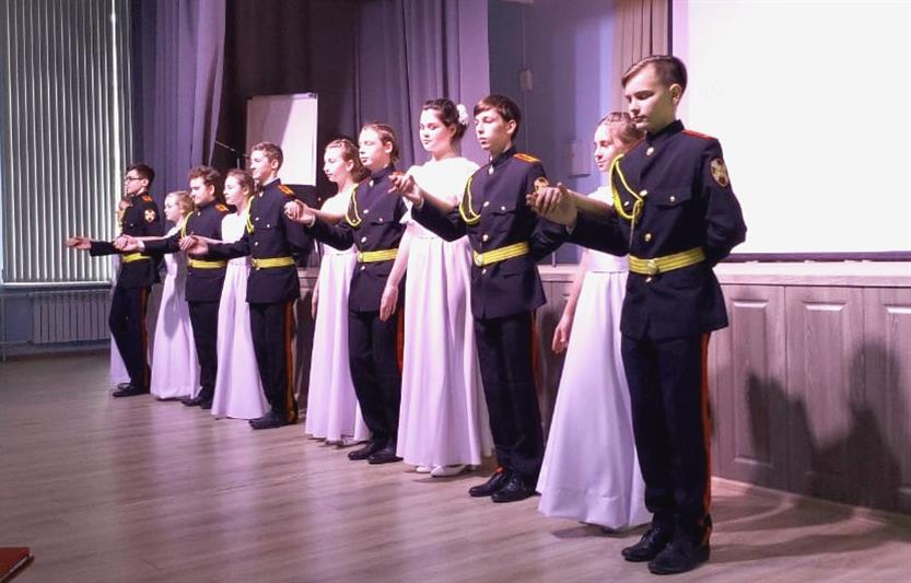 В Ярославле росгвардейцы поздравили учащихся подшефного класса с получением школьных аттестатов