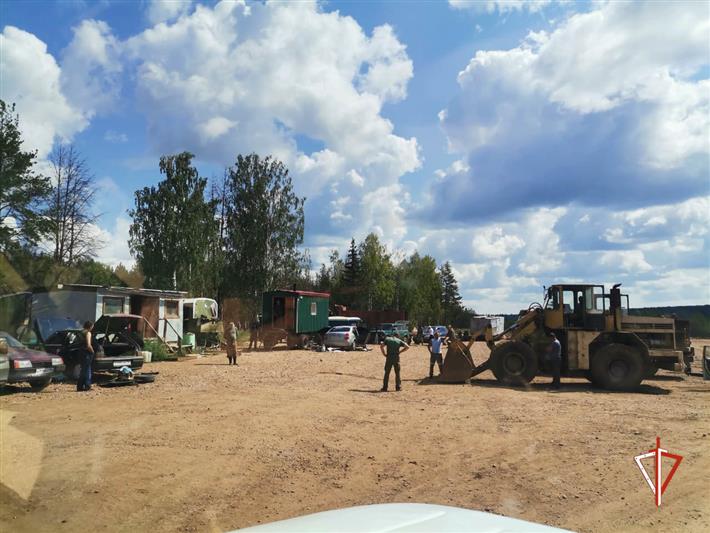 Вблизи ЗАТО Лесной бойцы спецназа Росгвардии задержали группу подозреваемых в незаконной добыче драгоценных металлов (видео)