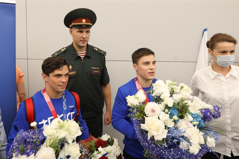 В Москве встретили гимнастов из Росгвардии, завоевавших олимпийское золото