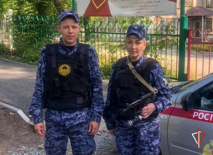 Росгвардейцы задержали двух рецидивистов, подозреваемых в грабеже пожилого жителя Свердловской области