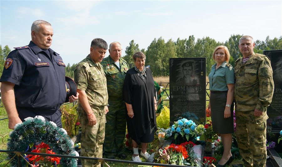 Росгвардейцы почтили память Героя России, погибшего при исполнении воинского долга
