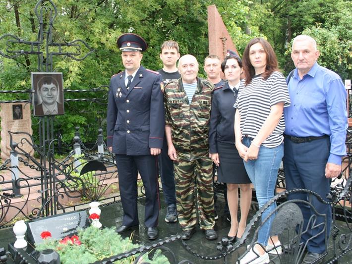 В Барнауле росгвардейцы почтили память сослуживца, погибшего при исполнении служебного долга