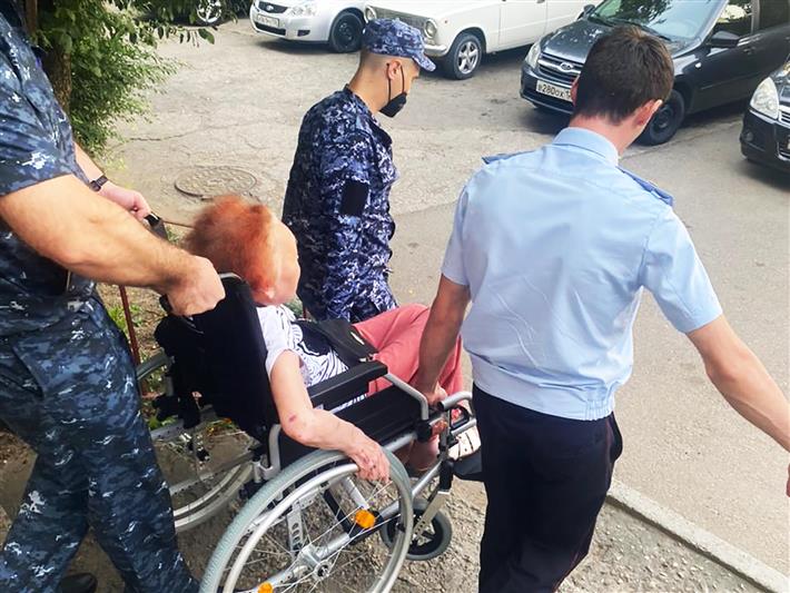 В Кисловодске сотрудники Росгвардии оказали помощь пожилой женщине