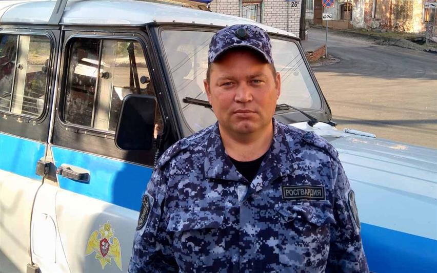 Росгвардейца поблагодарили за тушение пожара в Нижегородской области