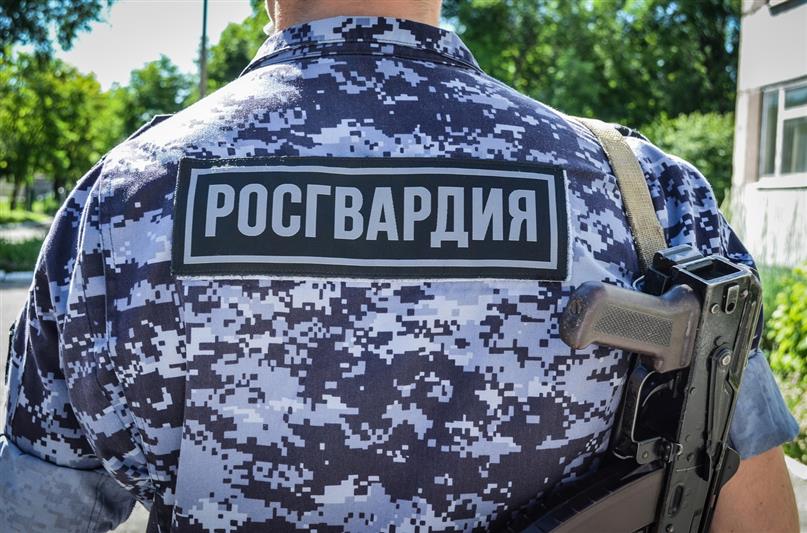 Сотрудники Росгвардии помогли вернуться домой заблудившейся 90-летней жительнице Пензы