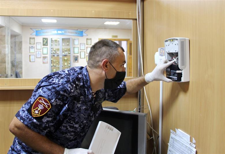 Росгвардия проверила обеспечение безопасности образовательных учреждений юга России (видео)