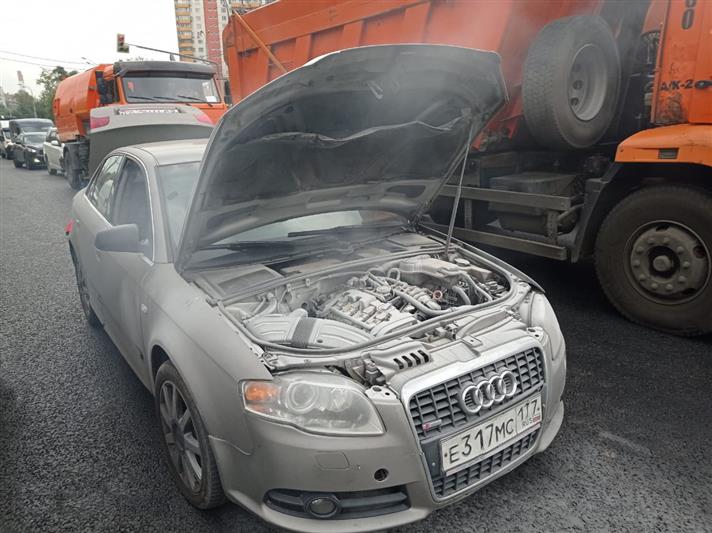 Офицер Росгвардии помог столичному автолюбителю потушить его загоревшийся автомобиль