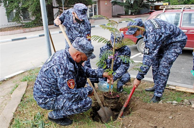 Росгвардейцы присоединились в Симферополе к Всероссийской акции «Зеленая Россия»