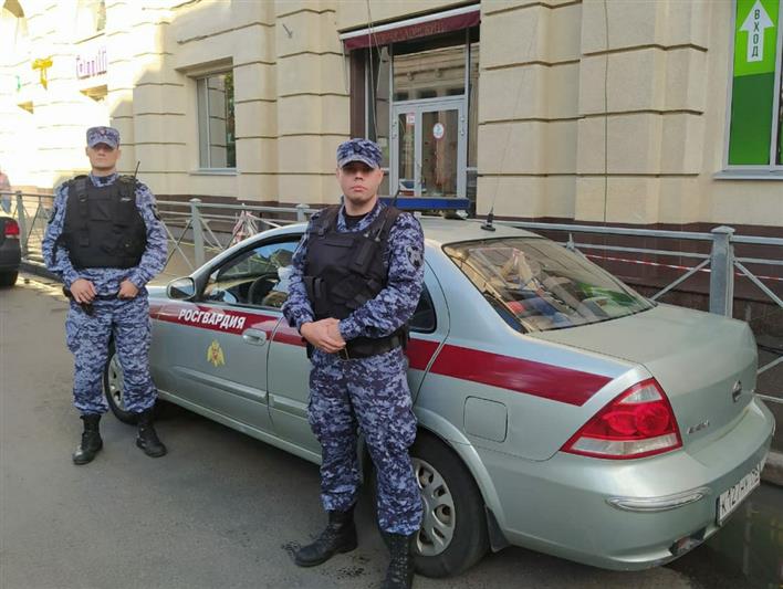 Росгвардепйцы по ориентировке нашли и вернули родителям потерявшегося ребенка в Санкт-Петербурге