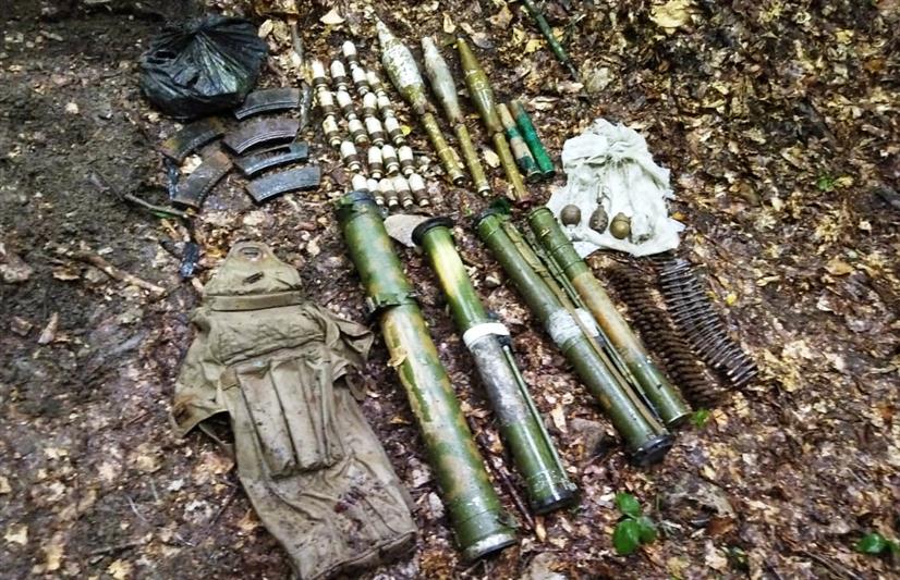 В Чеченской Республике военнослужащие Росгвардии обнаружили и уничтожили тайник с оружием и боеприпасами