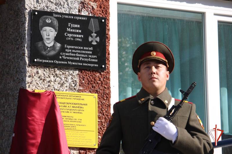 На Урале увековечили память о погибшем воине правопорядка