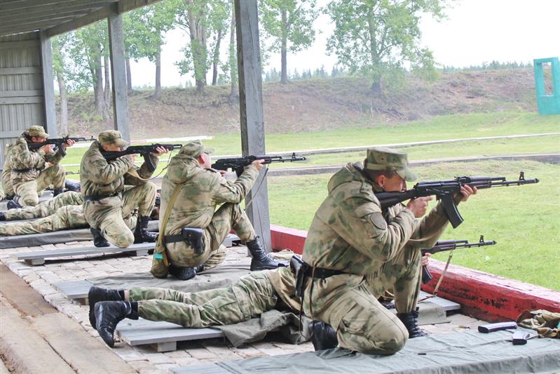 Военнослужащие Северо-Западного округа Росгвардии соревновались в служебном мастерстве в Ленинградской области