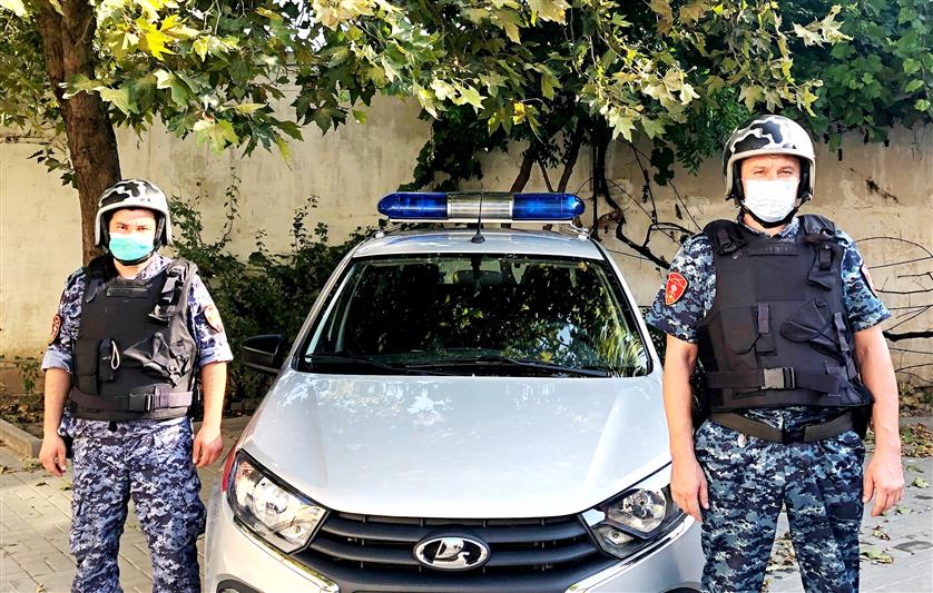 Росгвардейцы задержали злоумышленника, напавшего с ножом на жителя Керчи