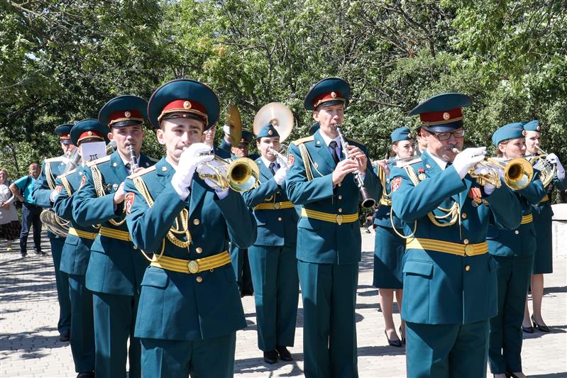 Оркестр Росгвардии принял участие в церемонии вручения паспортов юным пятигорчанам