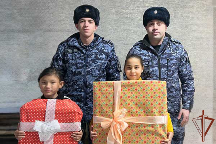 Всероссийскую акцию «Елка желаний» поддержали росгвардейцы в Кабардино-Балкарии