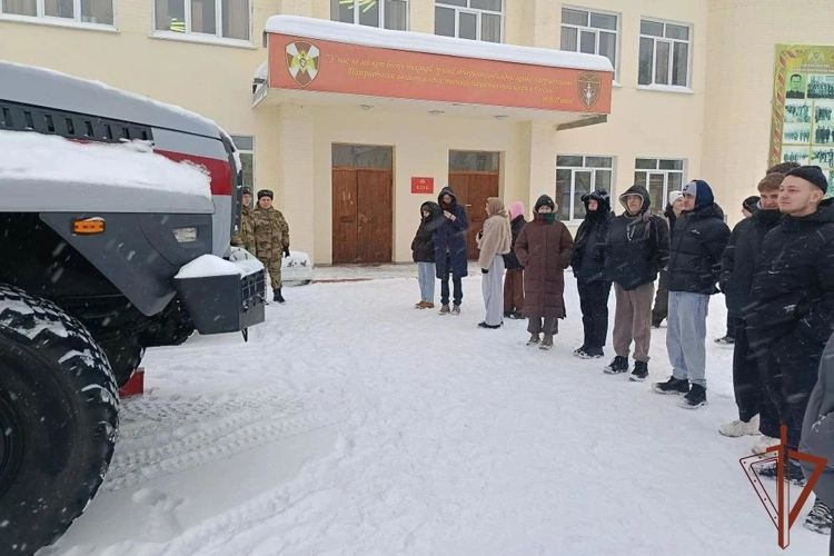 На Урале росгвардейцы провели профориентационные и патриотические мероприятия