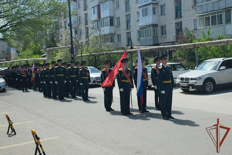 Парад для 101-летнего ветерана Великой Отечественной войны провели росгвардейцы в Крыму