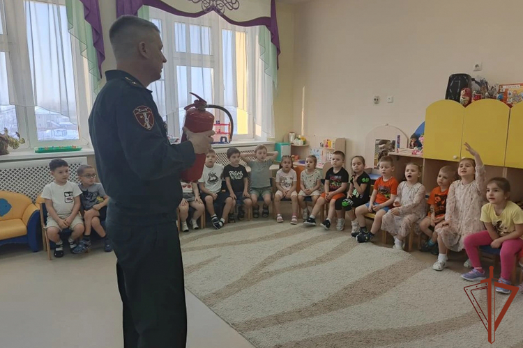 В Уральском округе проходят патриотические и профориентационные мероприятия в рамках акции «Дни Росгвардии»